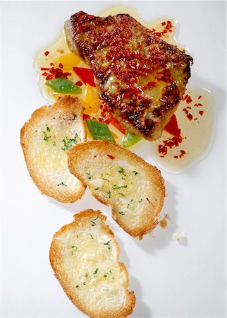 pane all'aglio - Veal steak with garlic bread Fotografie stock - Premium Royalty-Free, Codice: 659-01849486