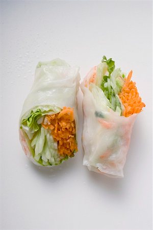 simsearch:659-01849559,k - Two Vietnamese rice paper rolls with vegetable filling Foto de stock - Sin royalties Premium, Código: 659-01849572