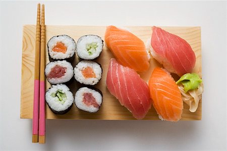 simsearch:659-01842697,k - Maki sushi and nigiri sushi on sushi board Stock Photo - Premium Royalty-Free, Code: 659-01849650