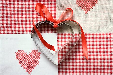 Heart-shaped biscuits with red gift ribbon Stock Photo - Premium Royalty-Free, Code: 659-01849867