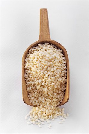 scoop - Arborio Rice in a Wooden Scoop Foto de stock - Sin royalties Premium, Código: 659-01842415