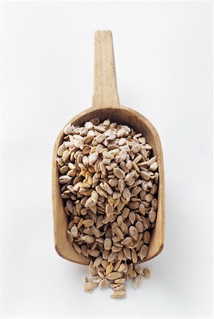 A Scoop of Sunflower Seeds Foto de stock - Sin royalties Premium, Código: 659-01842427