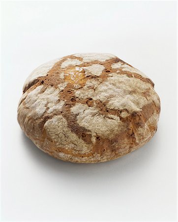 simsearch:659-01866647,k - Loaf of Crusty Bread Foto de stock - Royalty Free Premium, Número: 659-01842431