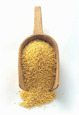 Millet in a Wooden Scoop Foto de stock - Sin royalties Premium, Código: 659-01842442