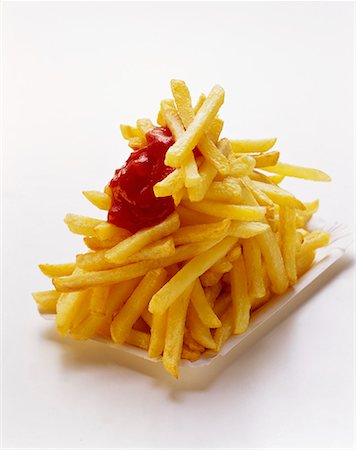 simsearch:659-01864492,k - French Fries on a Paper Plate with Ketchup Foto de stock - Sin royalties Premium, Código: 659-01842482