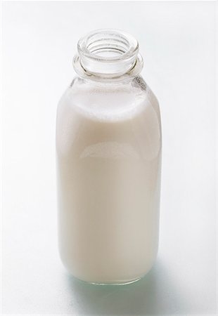 Une bouteille de lait Photographie de stock - Premium Libres de Droits, Code: 659-01842559