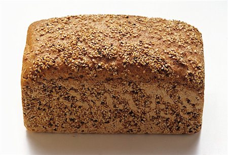 simsearch:659-01866647,k - A Loaf of Sesame Seed Bread Foto de stock - Royalty Free Premium, Número: 659-01842564