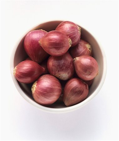 simsearch:659-01842290,k - Shallots in a White Bowl Foto de stock - Sin royalties Premium, Código: 659-01842642