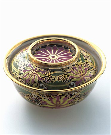 simsearch:659-01849209,k - Décoration asiatique faitout avec couvercle Photographie de stock - Premium Libres de Droits, Code: 659-01842654