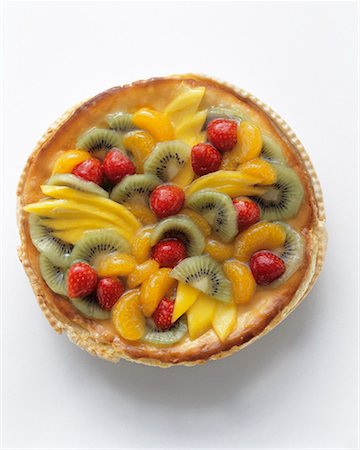 simsearch:659-01846688,k - Un Torte de fruits entiers Photographie de stock - Premium Libres de Droits, Code: 659-01842658