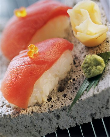 simsearch:659-01842701,k - Deux Nigiri Sushi Photographie de stock - Premium Libres de Droits, Code: 659-01842677