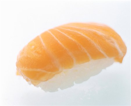 simsearch:659-01846842,k - Un saumon Nigiri Sushi Photographie de stock - Premium Libres de Droits, Code: 659-01842681