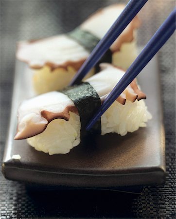 seiche - Deux Tako Nigiri Sushi Photographie de stock - Premium Libres de Droits, Code: 659-01842695