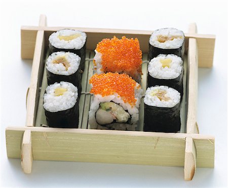 simsearch:659-01855865,k - Assortiment Sushi en boîte Photographie de stock - Premium Libres de Droits, Code: 659-01842698