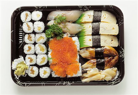 simsearch:659-01855865,k - Assortiment de Sushi sur plateau Photographie de stock - Premium Libres de Droits, Code: 659-01842699