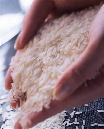 simsearch:659-01842762,k - A Handful of Uncooked Rice Stock Photo - Premium Royalty-Free, Code: 659-01842768