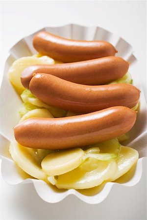 simsearch:659-03521588,k - Sausages on potato salad Fotografie stock - Premium Royalty-Free, Codice: 659-01842874
