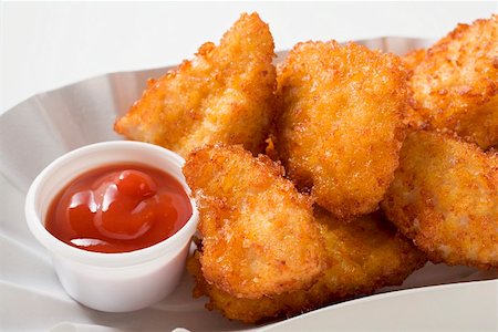 Chicken nuggets with ketchup Stock Photo - Premium Royalty-Free, Code: 659-01842880