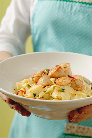 pecten jacobaeus recipe - Ribbon pasta with scallops and capers Stock Photo - Premium Royalty-Free, Code: 659-01842936