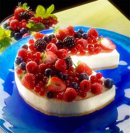 soft fruit gateau - Fresh berry cheesecake Stock Photo - Premium Royalty-Free, Code: 659-01842958