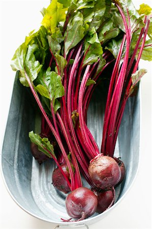 Beetroot with leaves in metal bowl Stock Photo - Premium Royalty-Free, Code: 659-01843098