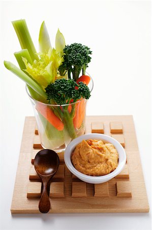 Celery, carrots and broccoli in glass beside dip Stock Photo - Premium Royalty-Free, Code: 659-01843104