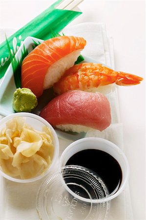 simsearch:659-02212373,k - Sushi zu gehen Stockbilder - Premium RF Lizenzfrei, Bildnummer: 659-01843207