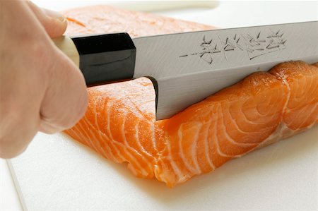 simsearch:659-01843267,k - Saumon de coupe pour sushi Photographie de stock - Premium Libres de Droits, Code: 659-01843242