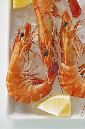 simsearch:659-01850865,k - Shrimps with lemon on crushed ice Stock Photo - Premium Royalty-Free, Code: 659-01843373