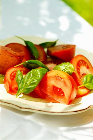 simsearch:659-01843766,k - Tomatoes with fresh basil Stock Photo - Premium Royalty-Free, Code: 659-01843482