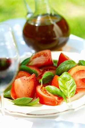 simsearch:659-01843766,k - Tomatoes with fresh basil Stock Photo - Premium Royalty-Free, Code: 659-01843483