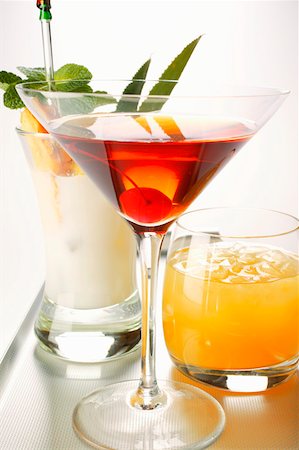 Three different cocktails on tray Stock Photo - Premium Royalty-Free, Code: 659-01843513