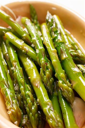 simsearch:659-01849805,k - Marinated green asparagus with garlic (close-up) Stock Photo - Premium Royalty-Free, Code: 659-01843579