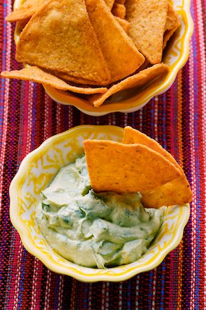 Guacamole with tortilla chips Foto de stock - Sin royalties Premium, Código: 659-01843849