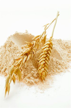 simsearch:659-01843875,k - Wholemeal flour with cereal ears Stock Photo - Premium Royalty-Free, Code: 659-01843876