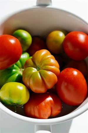 ripening - Assorted tomatoes in white pan Stock Photo - Premium Royalty-Free, Code: 659-01843984