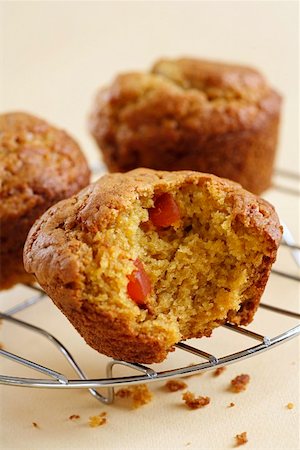 simsearch:659-01853425,k - Muffins with dried papaya Foto de stock - Sin royalties Premium, Código: 659-01854009