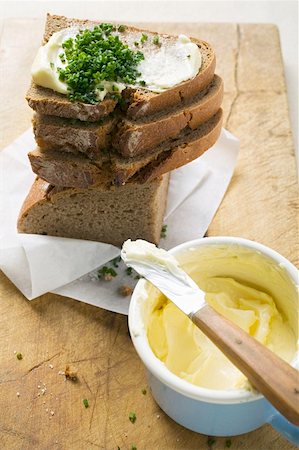 Several slices of bread in a pile with butter and chives Stock Photo - Premium Royalty-Free, Code: 659-01854071