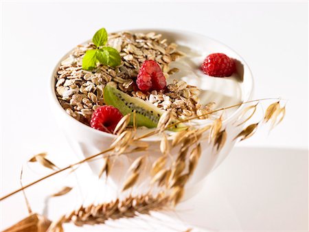 Muesli with yoghurt and fresh fruit Stock Photo - Premium Royalty-Free, Code: 659-01854162