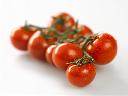 simsearch:659-01848974,k - Tomatoes on the vine Foto de stock - Royalty Free Premium, Número: 659-01854188