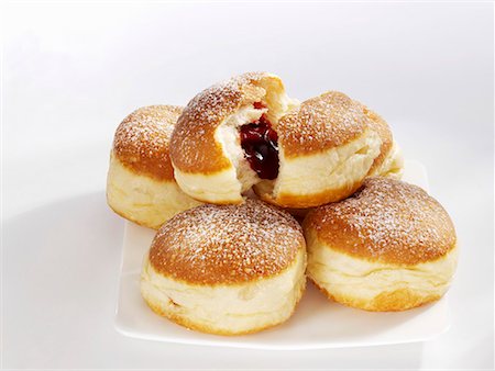simsearch:659-01854280,k - Five doughnuts on a serving plate Foto de stock - Royalty Free Premium, Número: 659-01854297