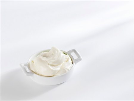 queso crema - A small dish of fresh cheese Foto de stock - Sin royalties Premium, Código: 659-01854305