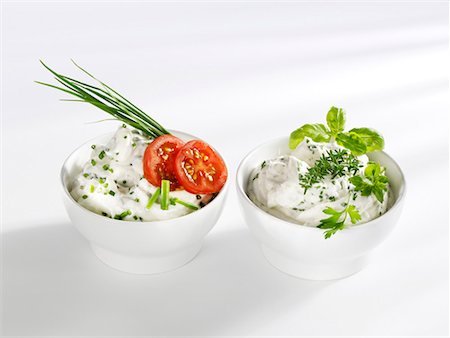 spread - Quark with chives and with herbs Stock Photo - Premium Royalty-Free, Code: 659-01854306