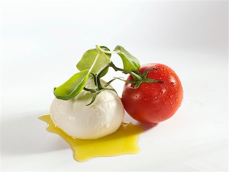 simsearch:659-03529233,k - Tomato, mozzarella and basil with olive oil Stock Photo - Premium Royalty-Free, Code: 659-01854321