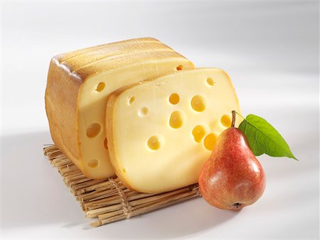 Smoked Swiss cheese with pear Stock Photo - Premium Royalty-Free, Code: 659-01854345