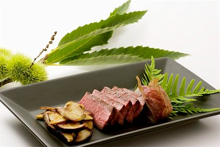 simsearch:659-01844613,k - Roast venison fillet with ceps Stock Photo - Premium Royalty-Free, Code: 659-01854350