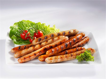 simsearch:659-01852990,k - Saucisses de porc grillé Photographie de stock - Premium Libres de Droits, Code: 659-01854420