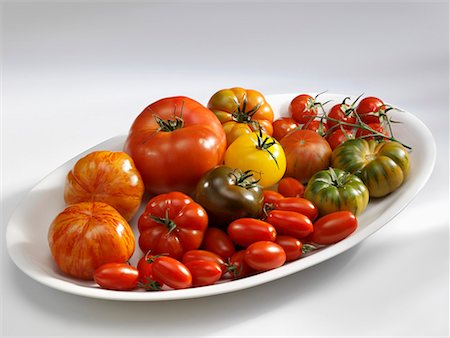 Various types of tomatoes on a platter Stock Photo - Premium Royalty-Free, Code: 659-01854454