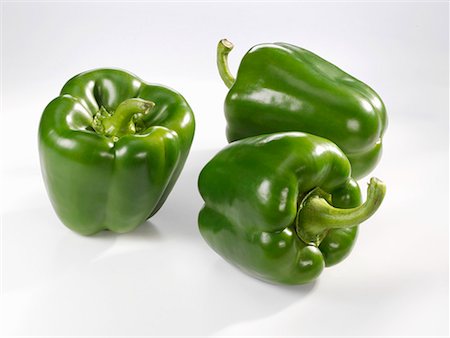 simsearch:659-06187171,k - Three green peppers Foto de stock - Sin royalties Premium, Código: 659-01854511