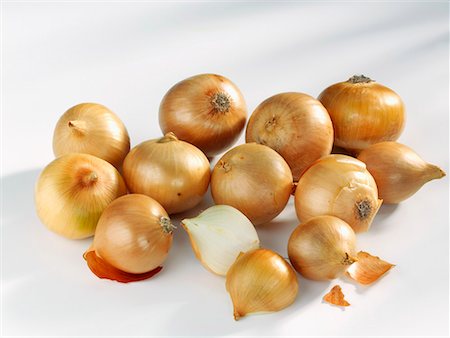 simsearch:659-01842290,k - Brown onions Foto de stock - Sin royalties Premium, Código: 659-01854525